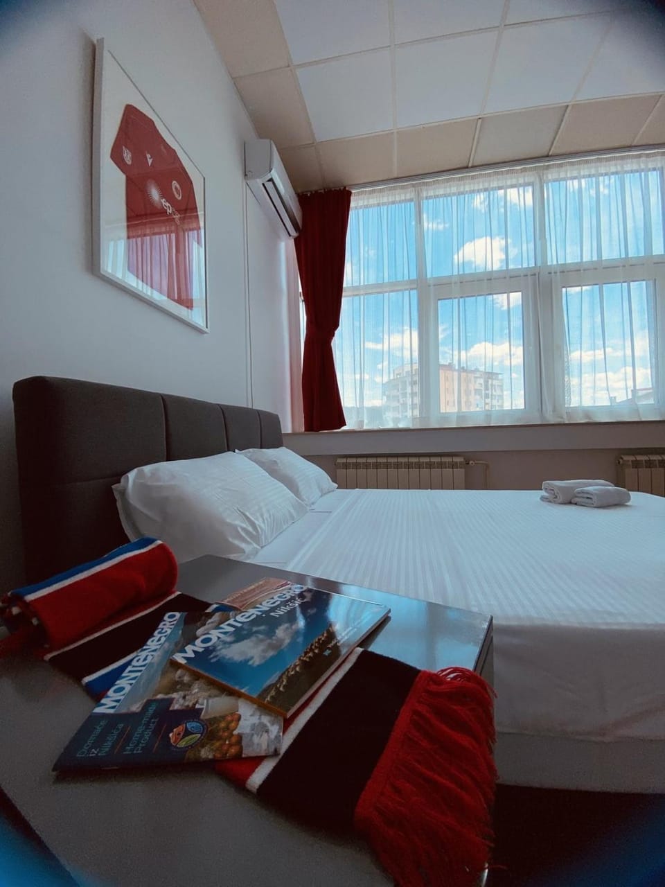 Bed, Photo of the whole room, Bedroom, air conditioner