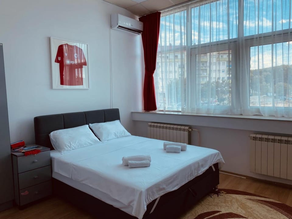 Bed, Photo of the whole room, Bedroom, internet, towels