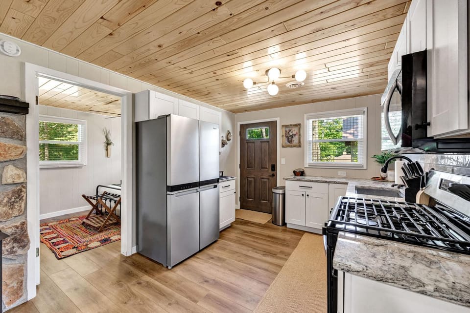 Waubee Lake remodeled cozy cottage on ATV trails! House in Wisconsin