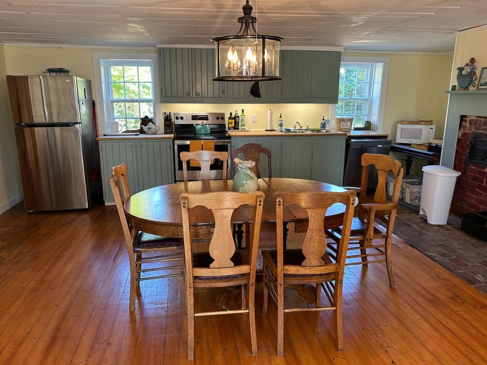 Dining area, kitchen