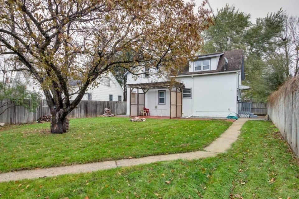 Pet-Friendly Cottage in DWTN Brainerd House in Brainerd