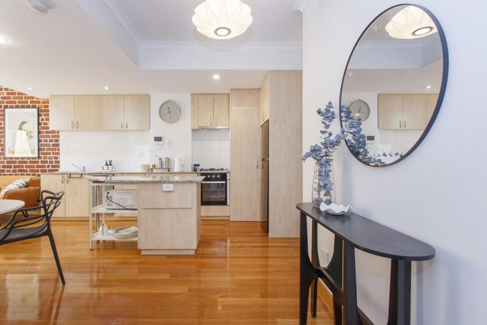 Kitchen or kitchenette, Dining area, stove