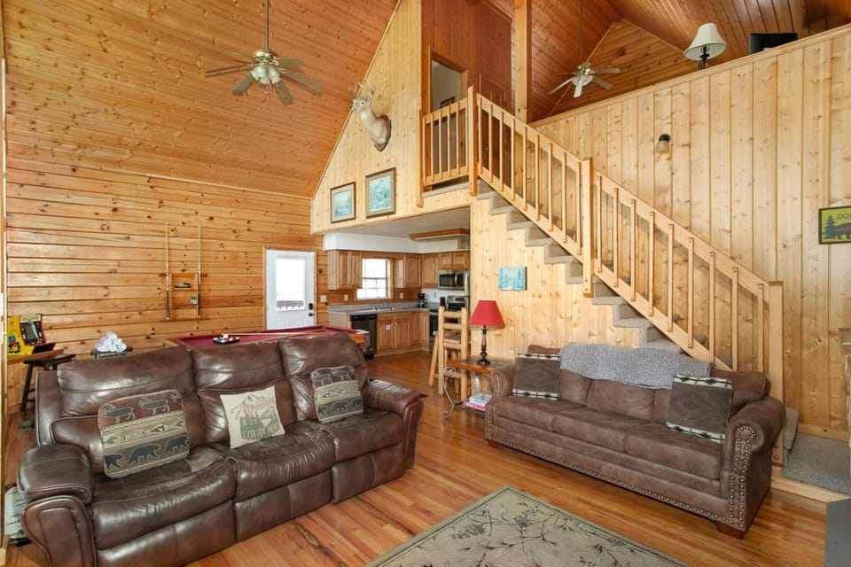 Mountain Mischief Hot Tub Games Cozy Fireplace House in Sevier County