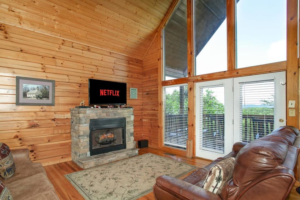 Mountain Mischief Hot Tub Games Cozy Fireplace House in Sevier County