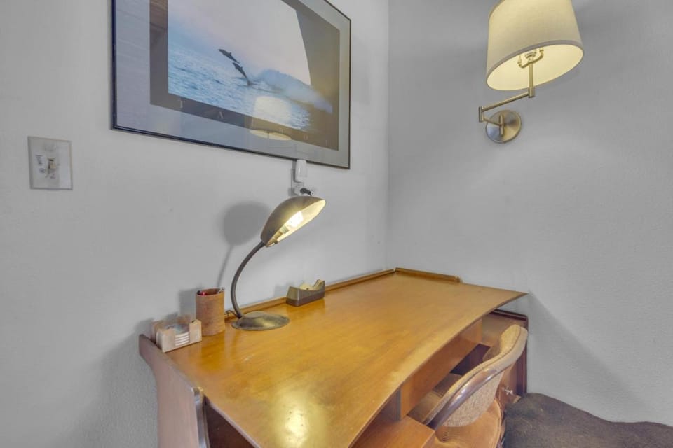 2 Blocks to Beach, Firepit, Sandbox, BBQ, Work House in Carlsbad