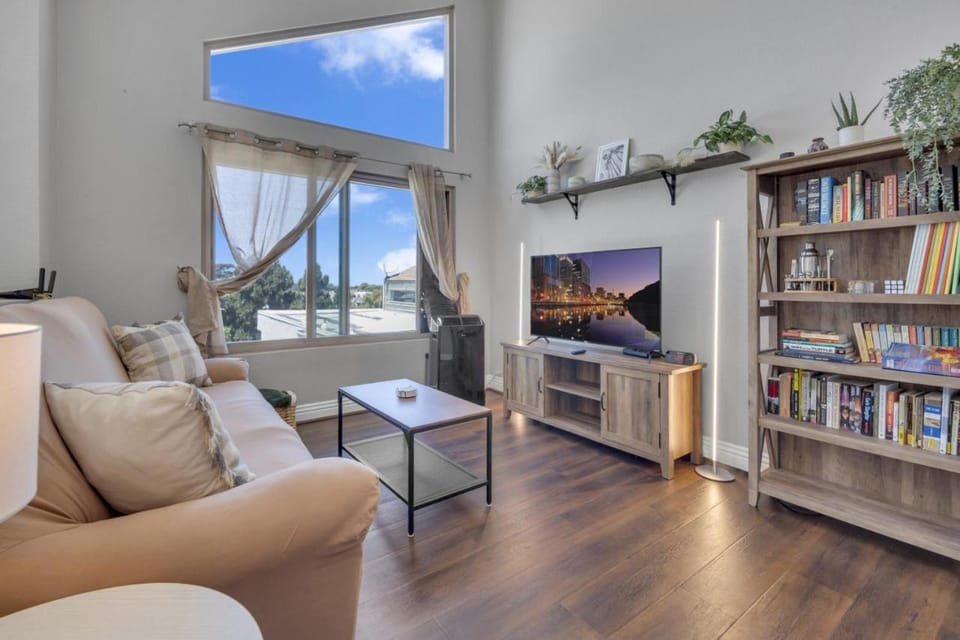Point Loma 2BR Townhome w Parking in Prime Location House in Point Loma