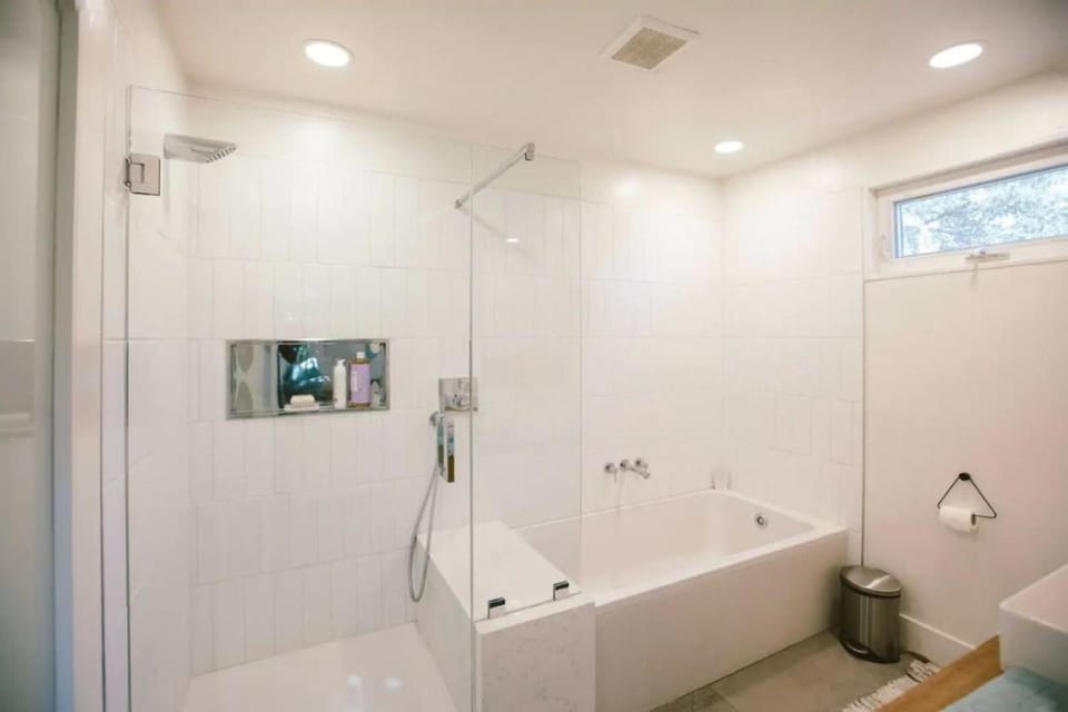 Private and Quiet Los Feliz Guest Suite with VIEWS Apartment in Los Feliz