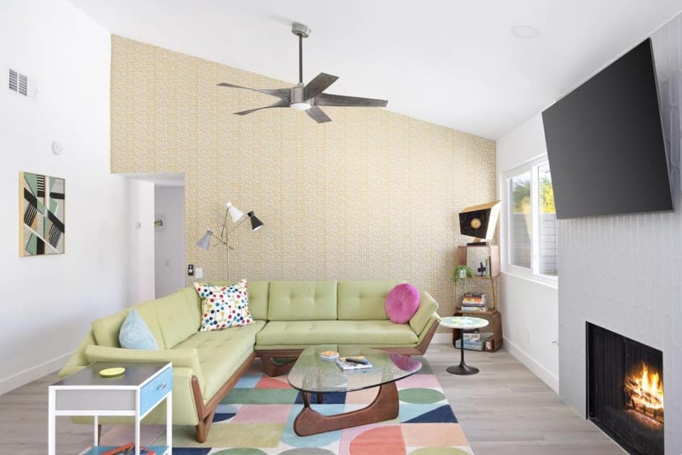 Vista Azul A Vibrant Modern 3BR Desert Retreat House in Palm Springs