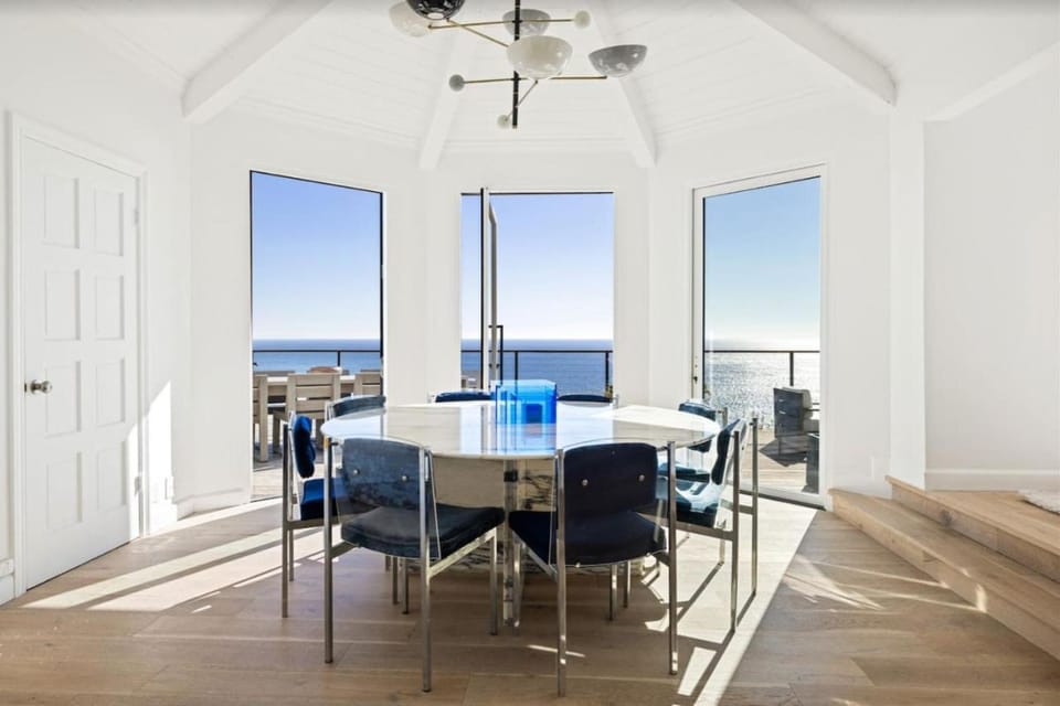 Luxe Malibu Retreat - Ocean Views, Hot Tub and Gym House in Malibu