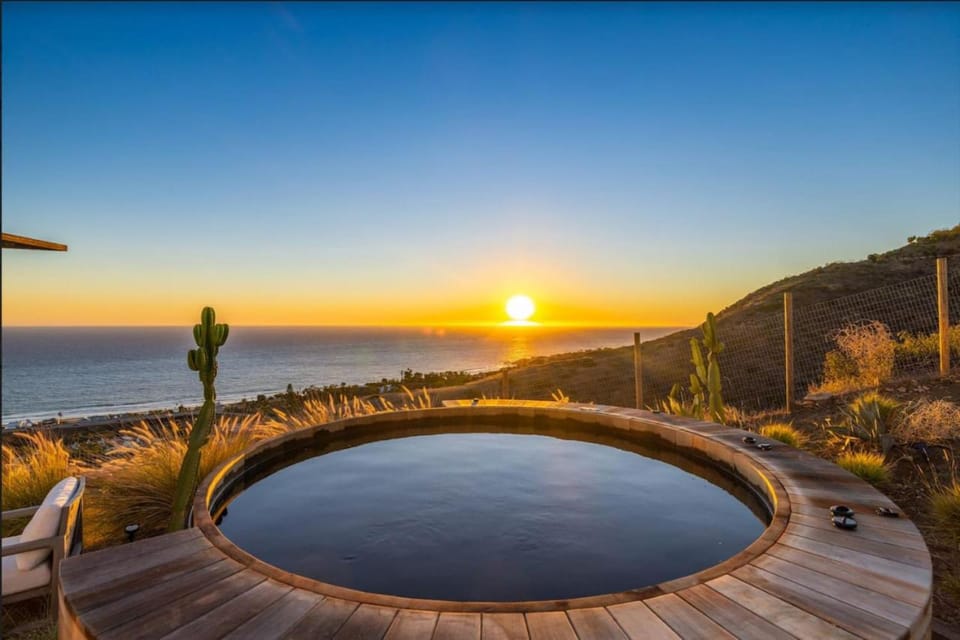 Luxe Malibu Retreat - Ocean Views, Hot Tub and Gym House in Malibu