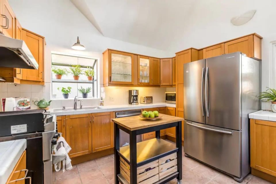 Chic Beach Bungalow 3 Blocks from the Sand House in Manhattan Beach
