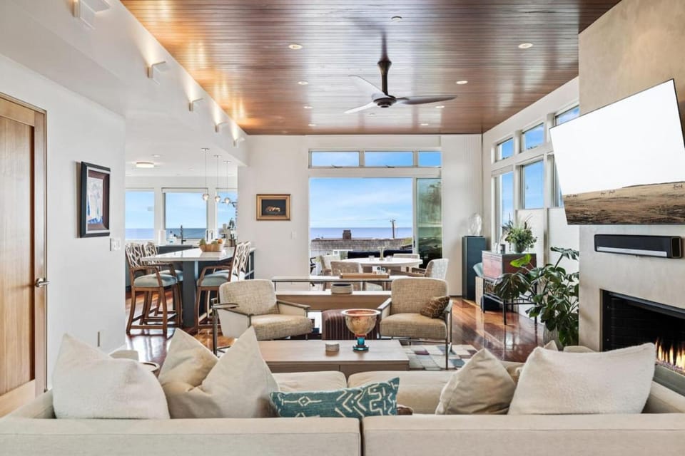 Lux by Manhattan Beach Pier and Panoramic Ocean View House in Manhattan Beach