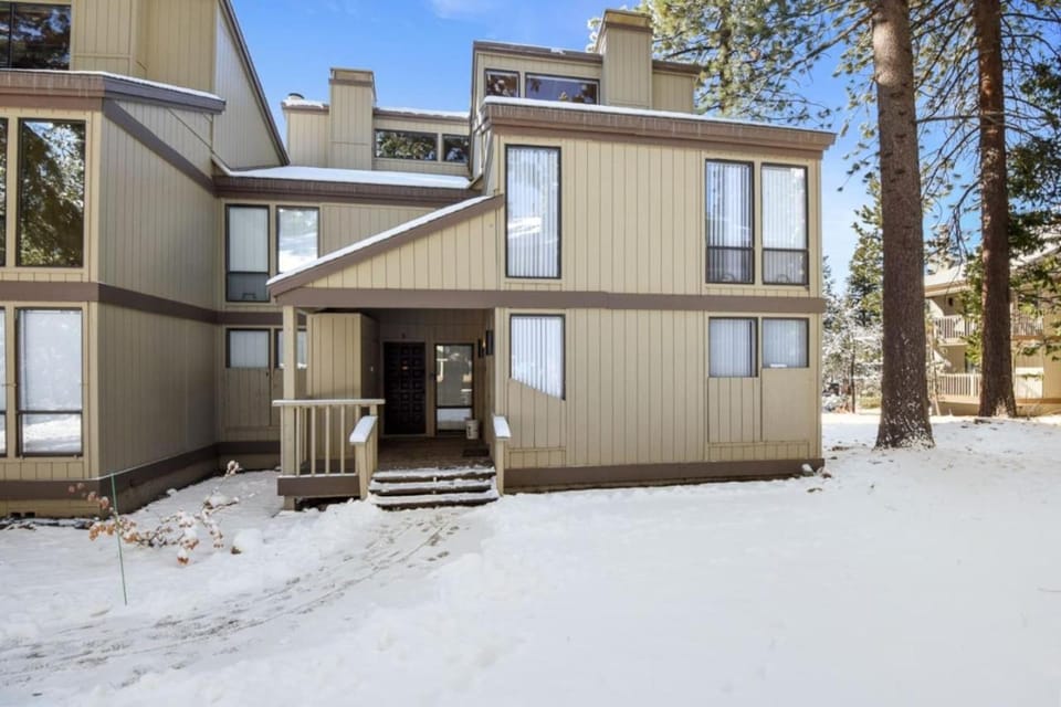 2xKing, Balconies, 350mbps. Loft, Near Northstar House in Tahoe Vista