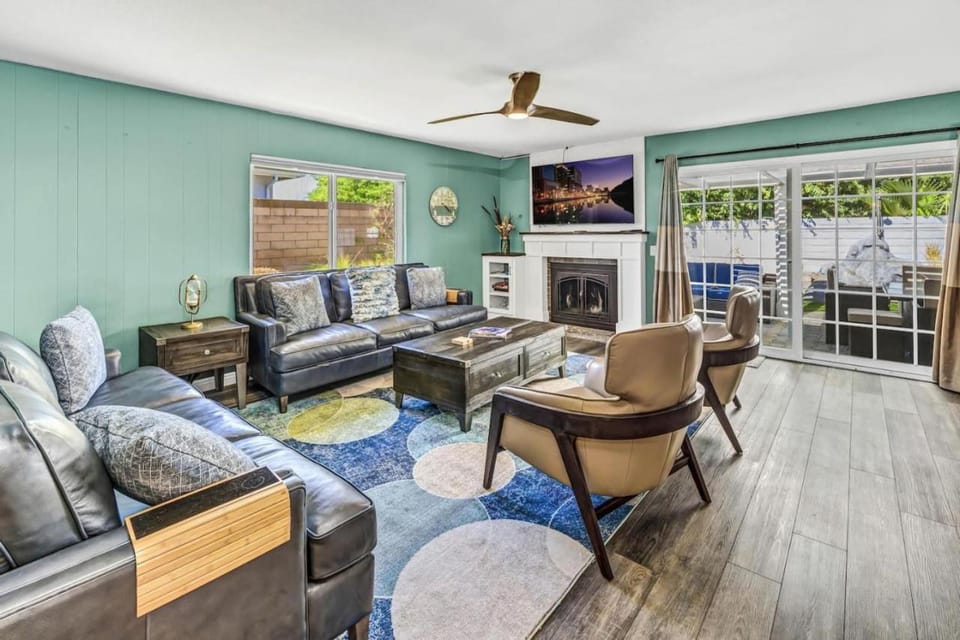 Stunning 4BR Laguna Hills Oasis with Private Pool House in Laguna Hills