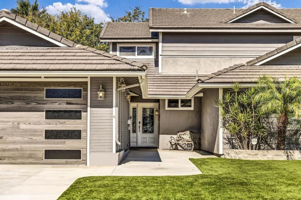 Stunning 4BR Laguna Hills Oasis with Private Pool House in Laguna Hills