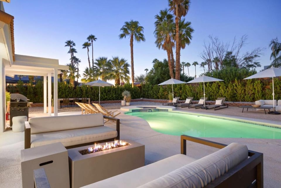Fabulous New Modern 3BR Home with Pool and Spa House in Palm Springs