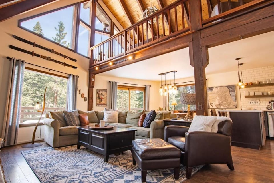 A-Frame Cabin - Hot Tub , BBQ , Family Fun Cabin in Tahoe Vista