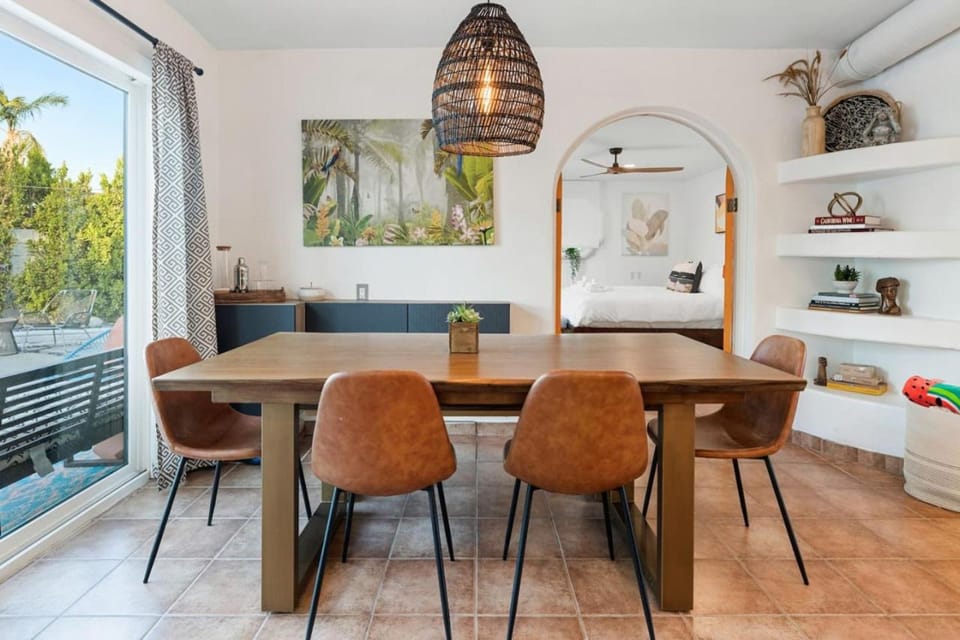 Sunny Oasis 4BR Palm Springs Paradise with Pool House in Palm Springs