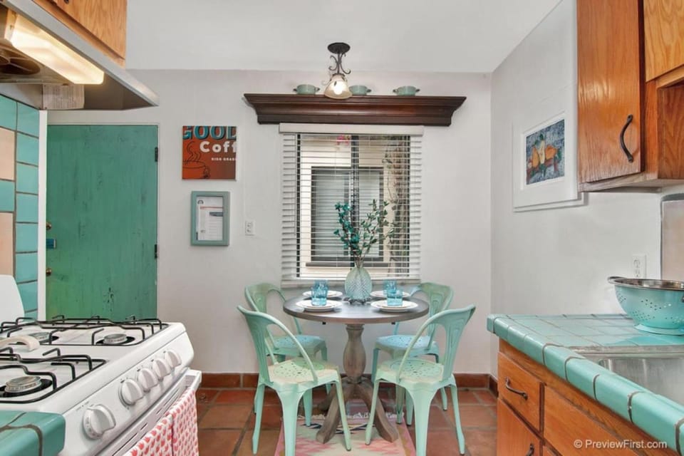 Old Town 1BR Short Drive to Downtown and Beaches 4.5 House in Point Loma