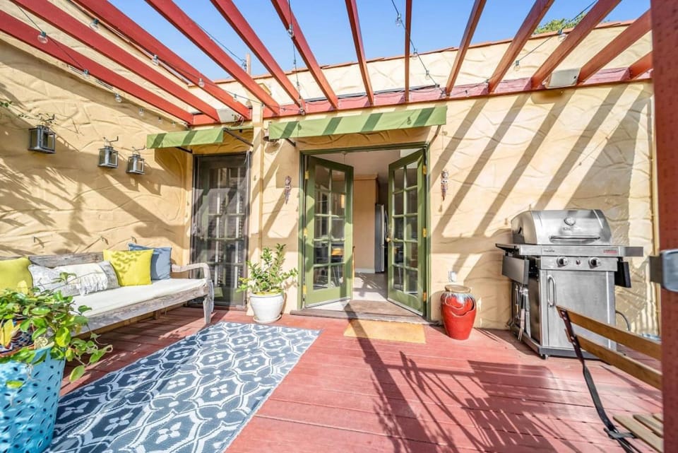 Atwater Oasis with Pool and HotTub very Walkable Area House in Los Angeles