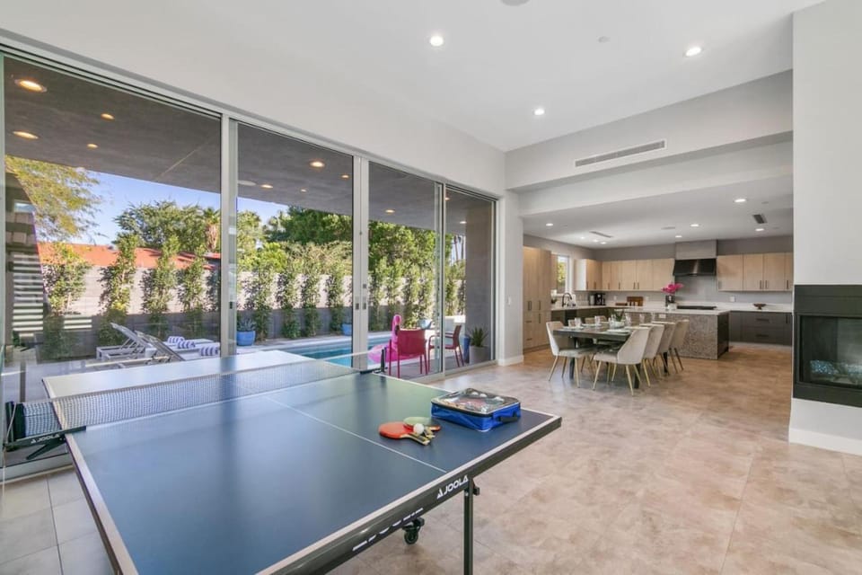 Stunning Brand New Home Modern Vibe, Pool and Spa House in Palm Springs