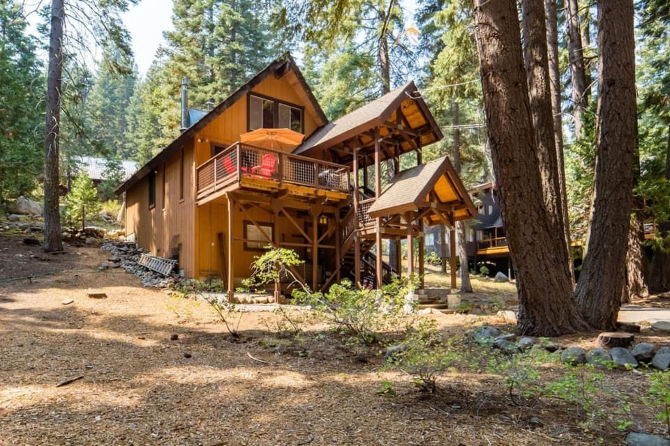Walk to Lake West Shore Cabin Hot Tub DogOK EVplug Cabin in Homewood