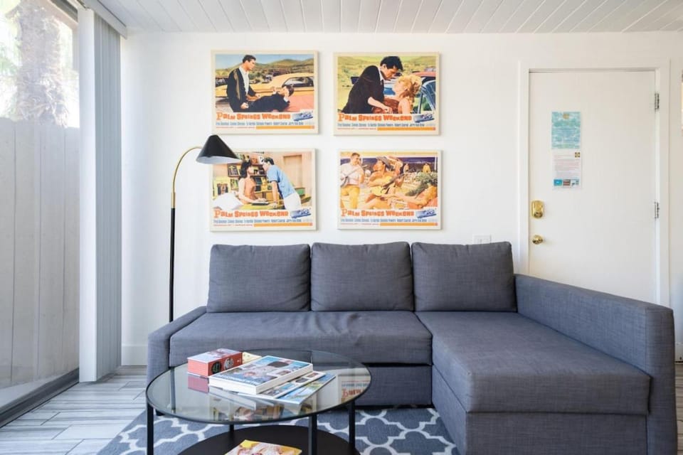 Mid-Century Modern Gem with a BBQ Patio House in Palm Springs