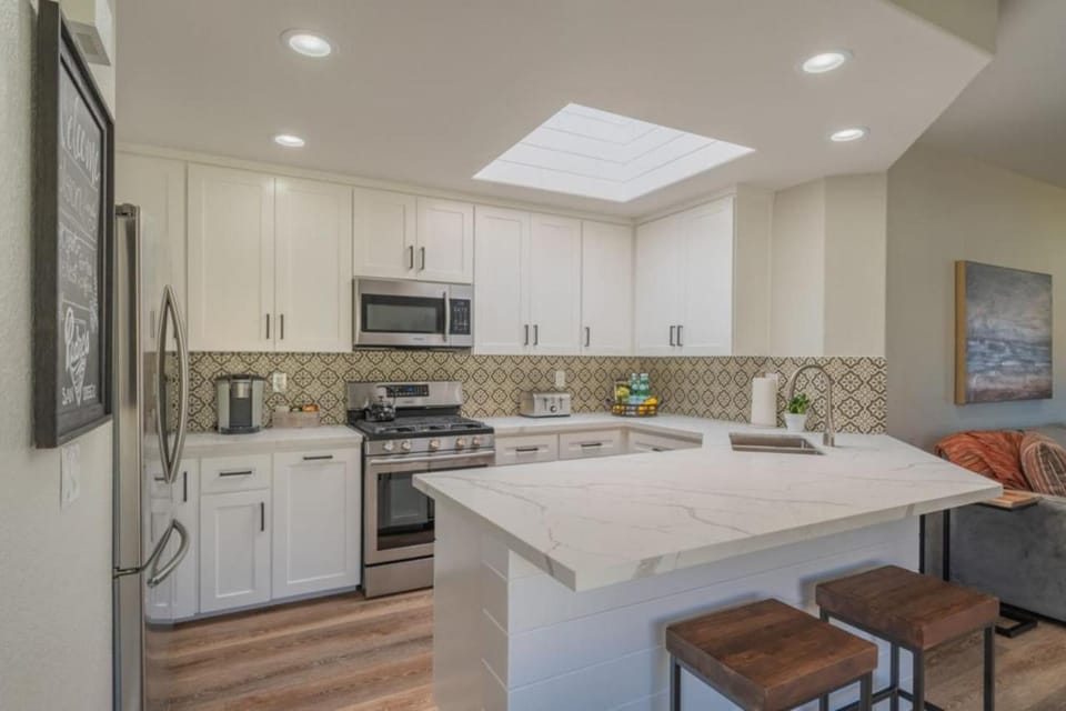 NEW Charming Beach Style 2BR Half Block to OB Pier House in Ocean Beach