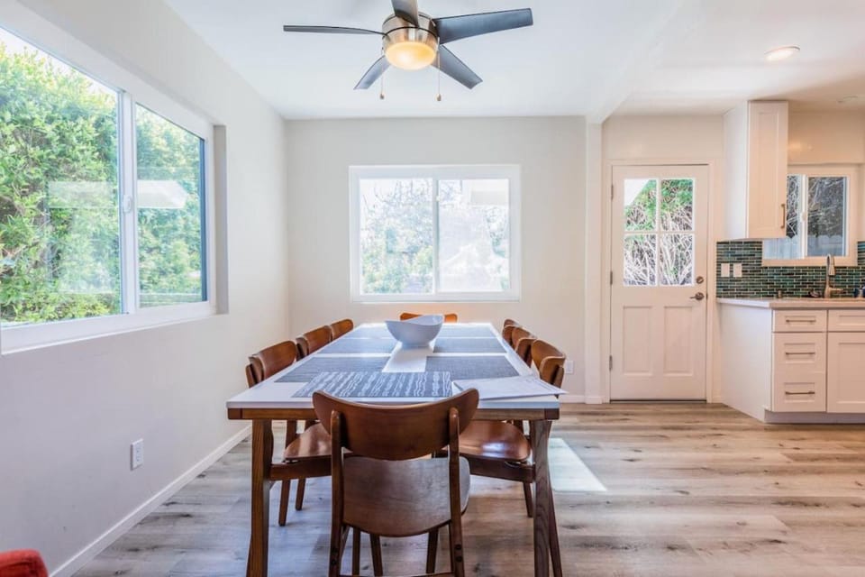 Staycation Beach Family Home Great Indoor Outdoor House in Carlsbad