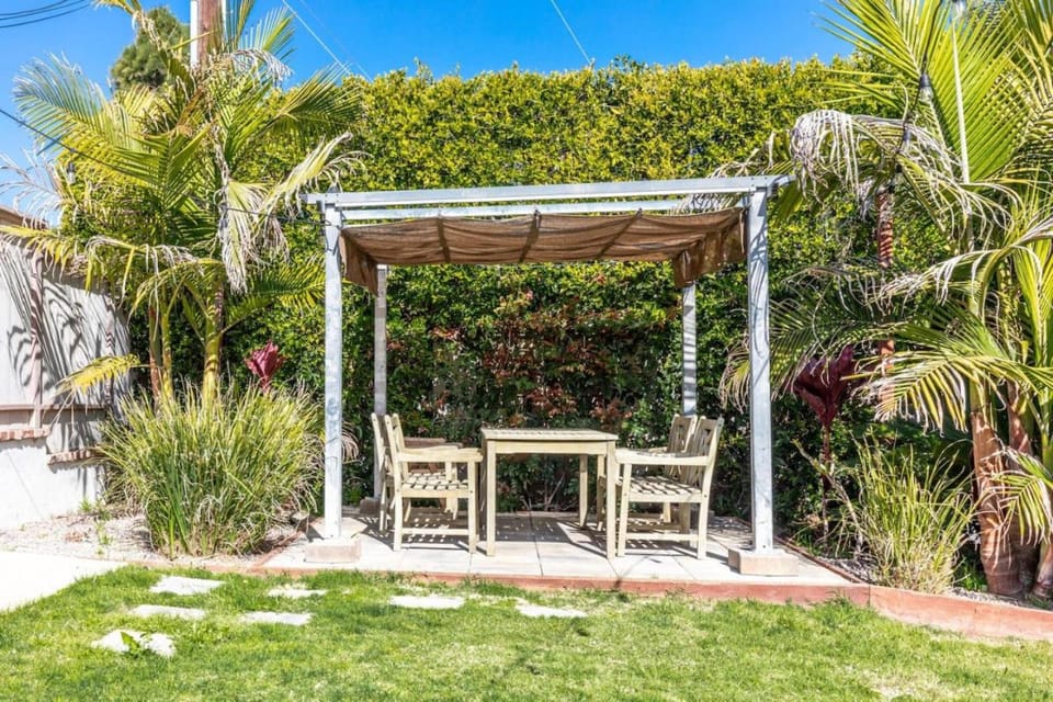 Staycation Beach Family Home Great Indoor Outdoor House in Carlsbad