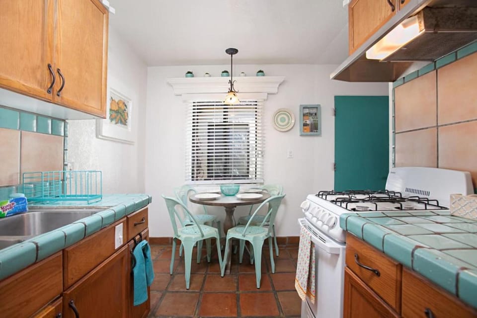 Old Town 1BR Short Drive to Downtown and Beaches 2.5 House in Point Loma