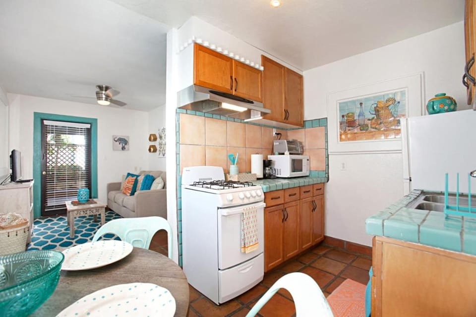 Old Town 1BR Short Drive to Downtown and Beaches 2.5 House in Point Loma