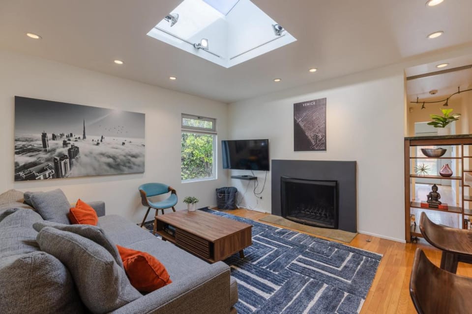 Heart of Venice Designer Home Near Abbot Kinney House in Mar Vista
