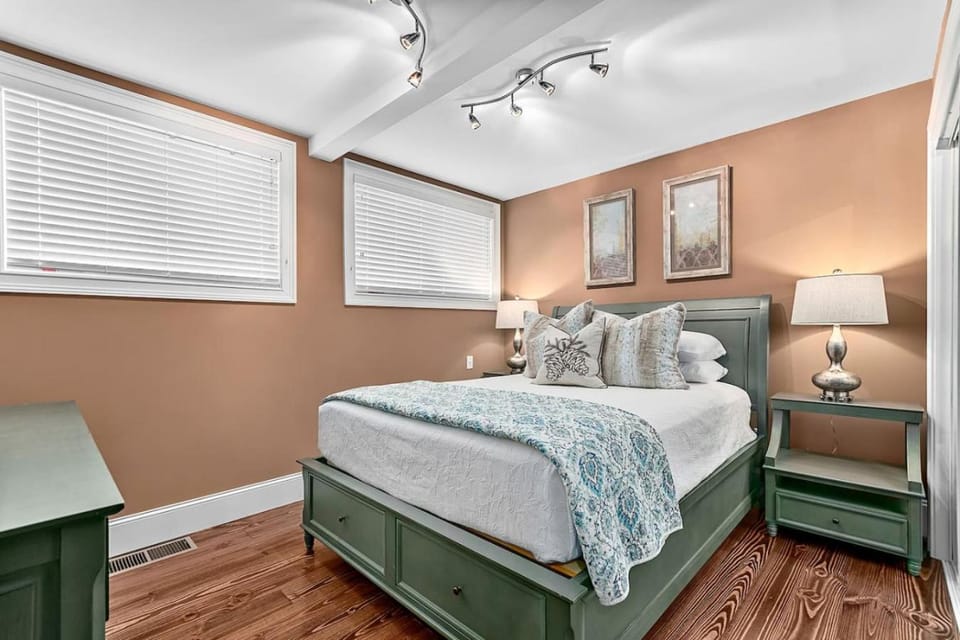 Large 3 Bedroom 40 Foot Terrace Apartment in Asheville
