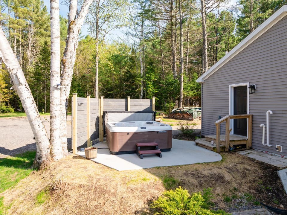 Property building, Facade/entrance, Hot Tub