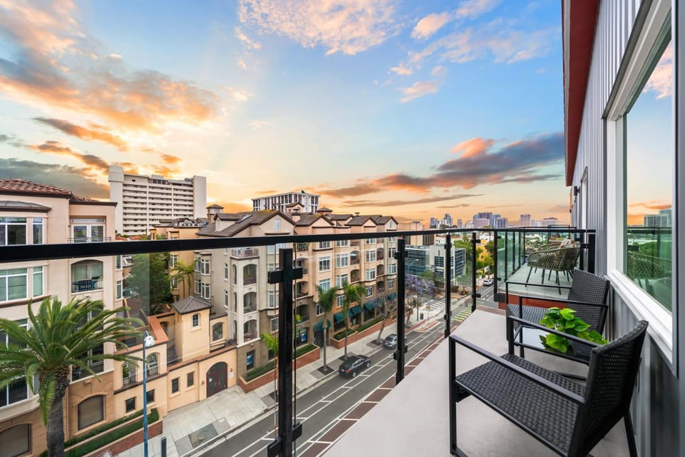 Property building, Patio, View (from property/room), Balcony/Terrace, City view