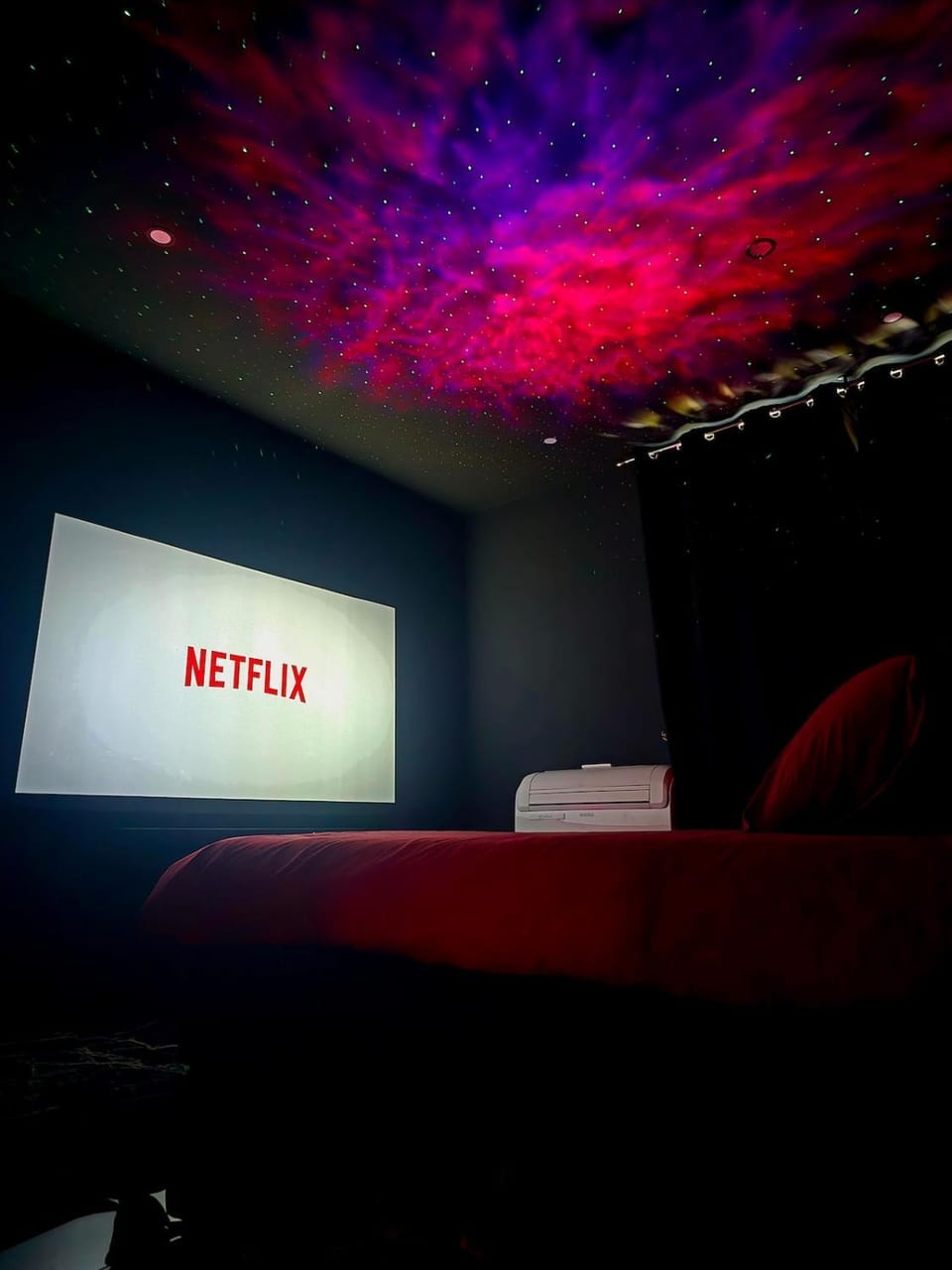 TV and multimedia, Seating area, Bedroom, air conditioner
