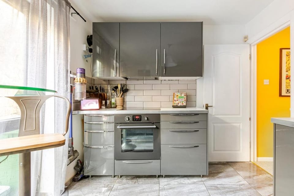 Kitchen or kitchenette, oven, stove