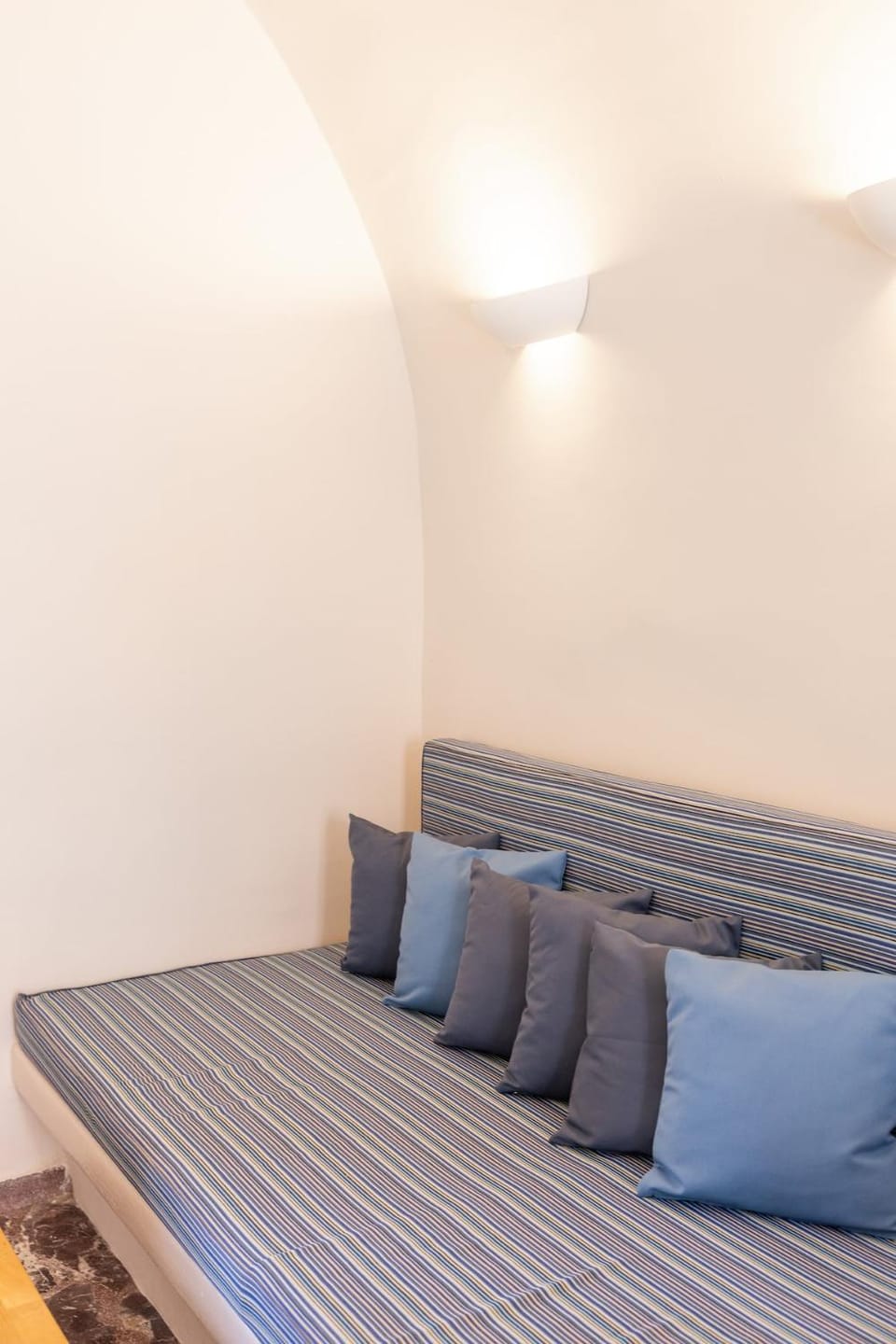 Okeanos Suites 3, Sea & Garden View Villa in Santorini