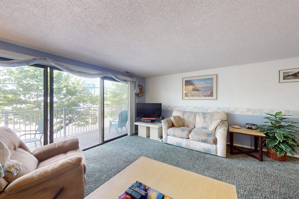 Waves 102 Apartment in Ocean City