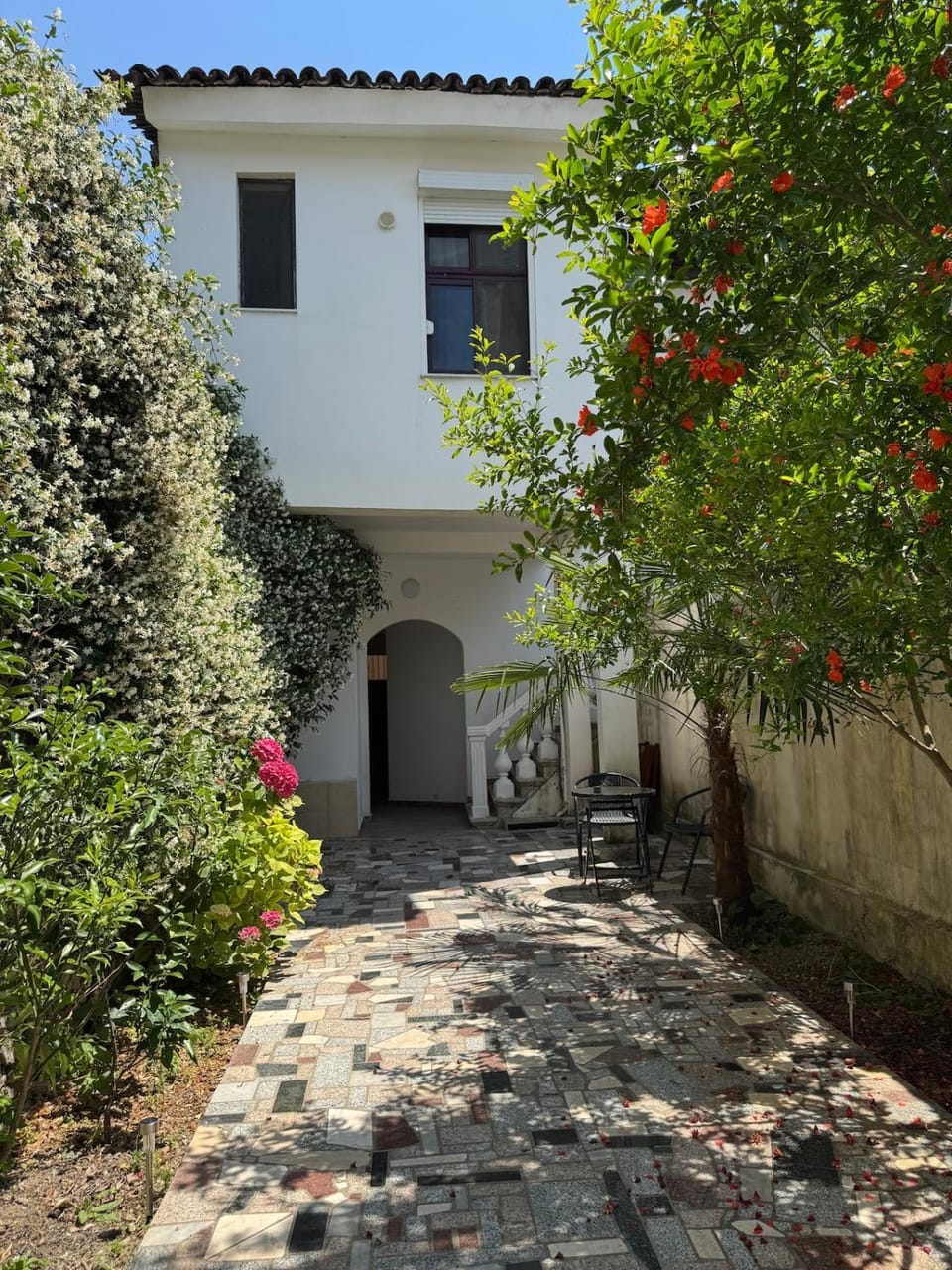 Property building, Day, Garden, Garden view