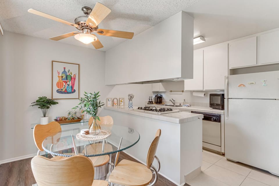 2 Mi to Downtown: Gated Condo in Palm Springs House in Palm Springs