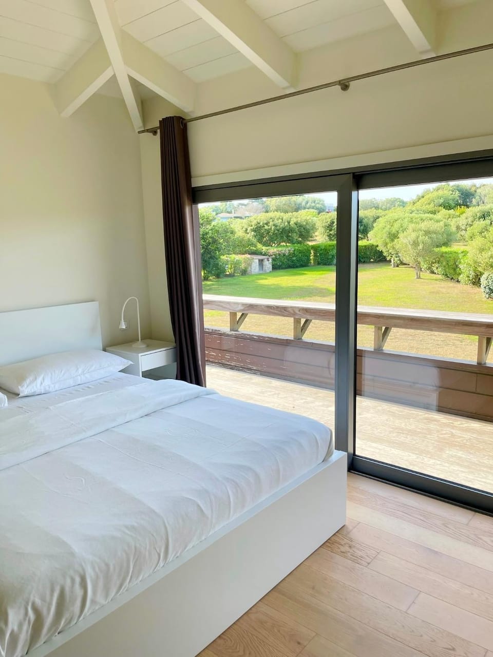 Bed, Day, Natural landscape, View (from property/room), Balcony/Terrace, Photo of the whole room, Bedroom