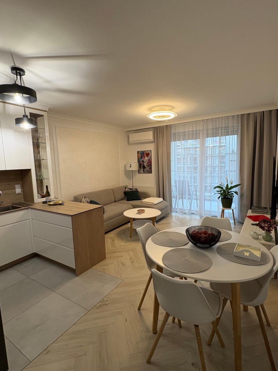 Kitchen or kitchenette, Living room