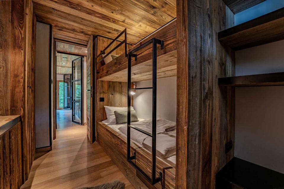 Bedroom, bunk bed