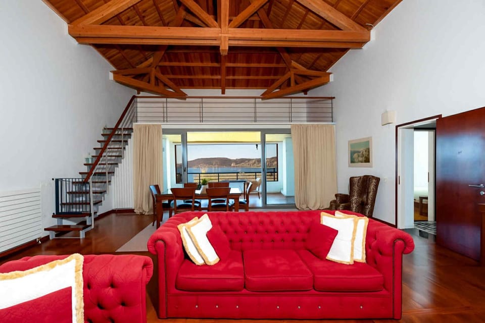 Seating area, Dining area, Sea view