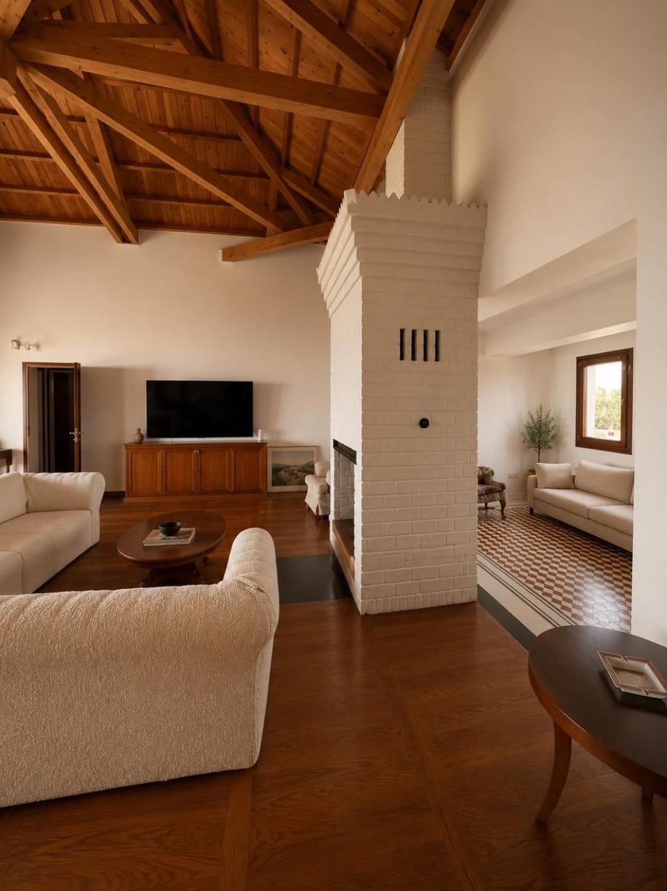 TV and multimedia, Seating area, fireplace, fireplace