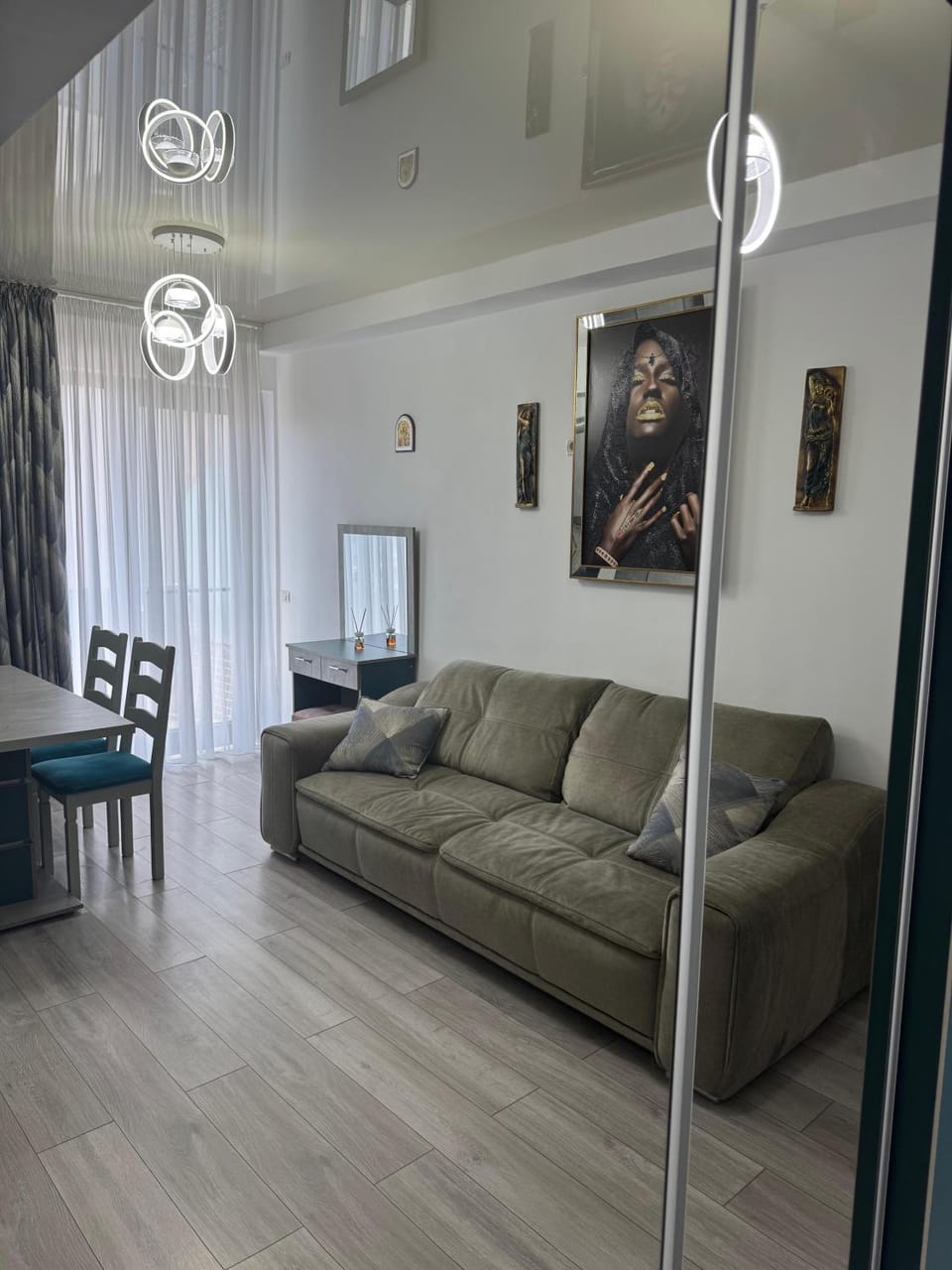 TV and multimedia, Living room, Seating area, Dining area