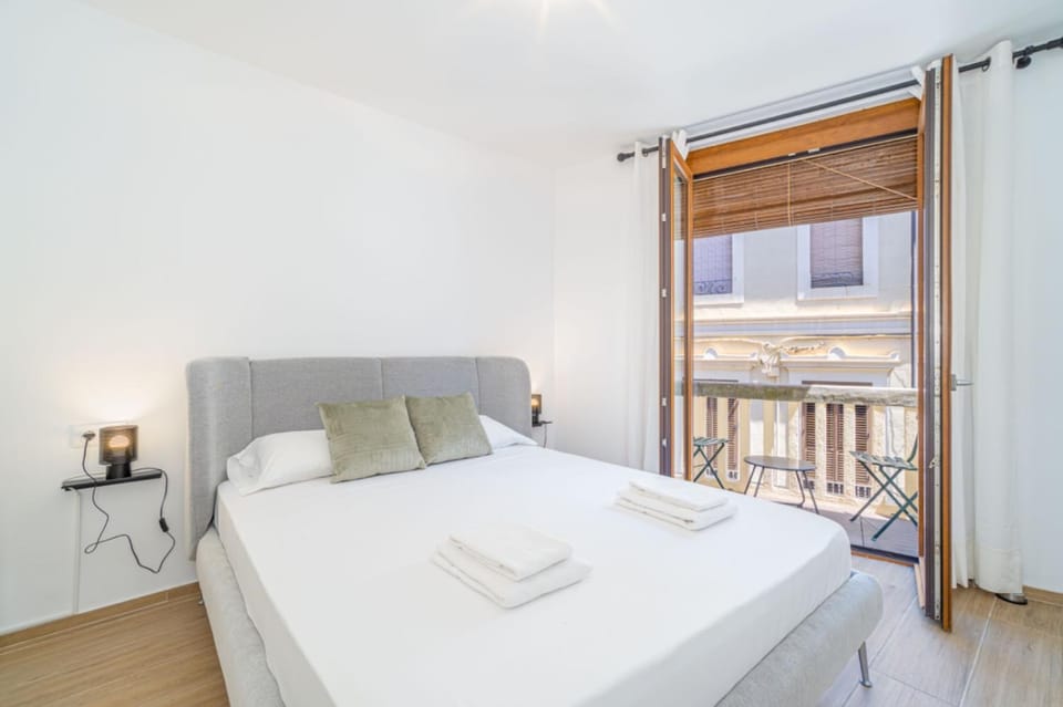 Bed, Balcony/Terrace, Bedroom
