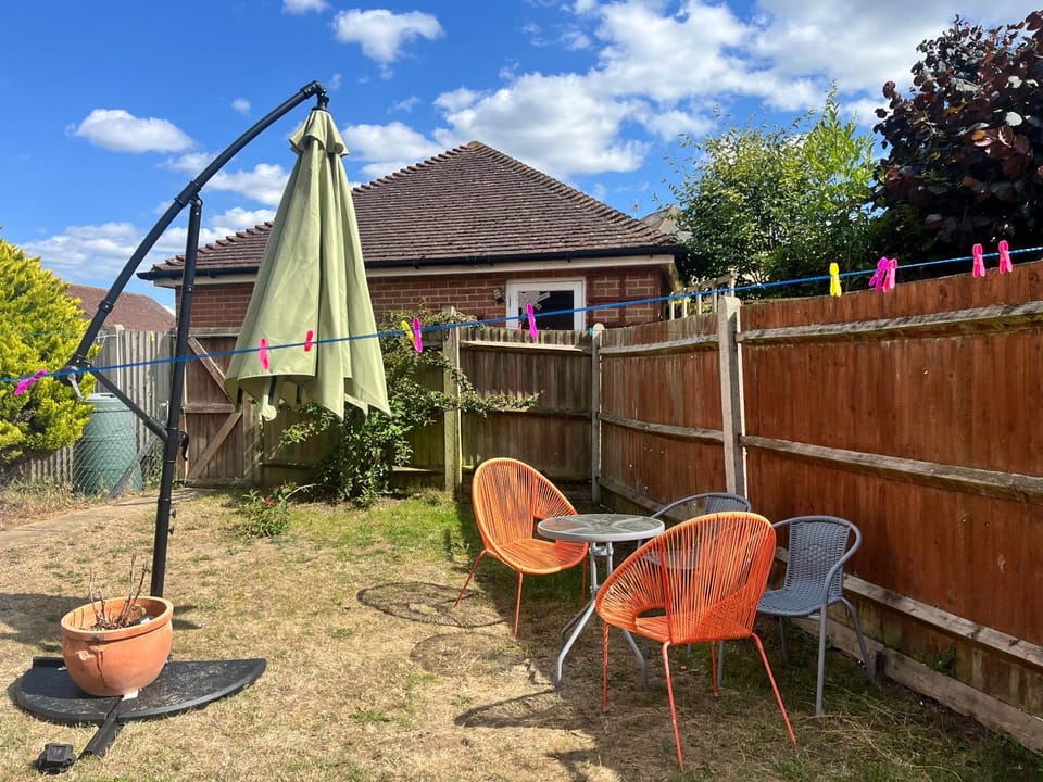 Spacious 4BR House Canterbury with en-suite and Free Parking - Long Stays House in Canterbury